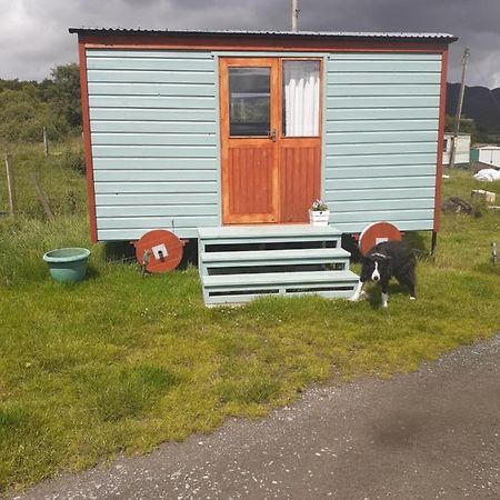 Croft Of Clune Shepherds Hut Newtonmore Exterior photo