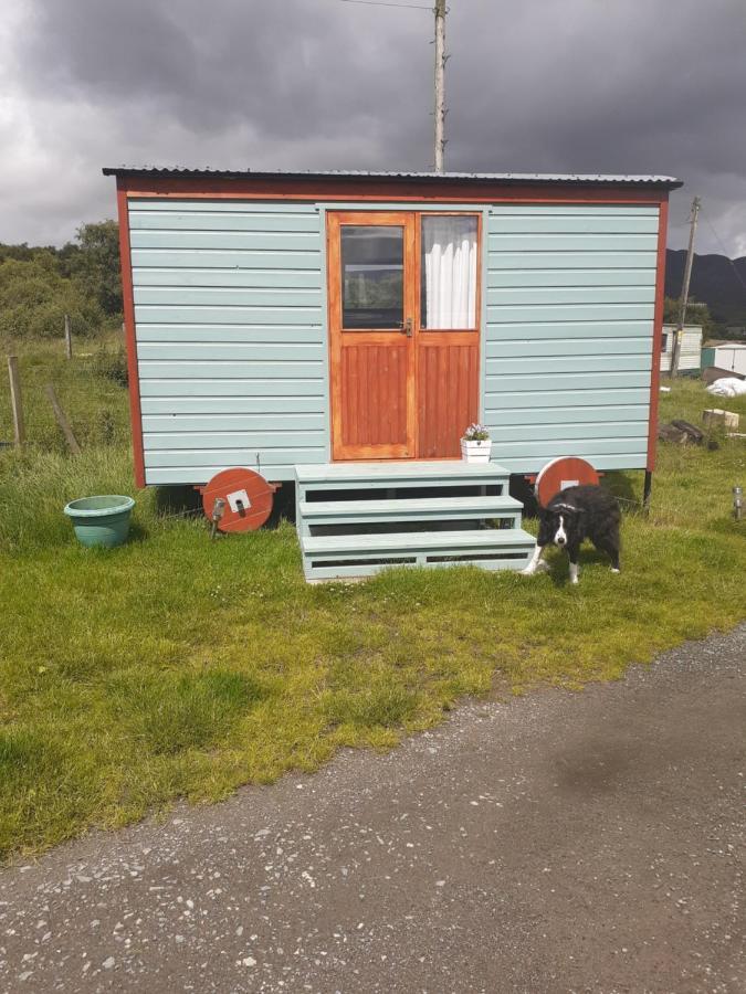 Croft Of Clune Shepherds Hut Newtonmore Exterior photo